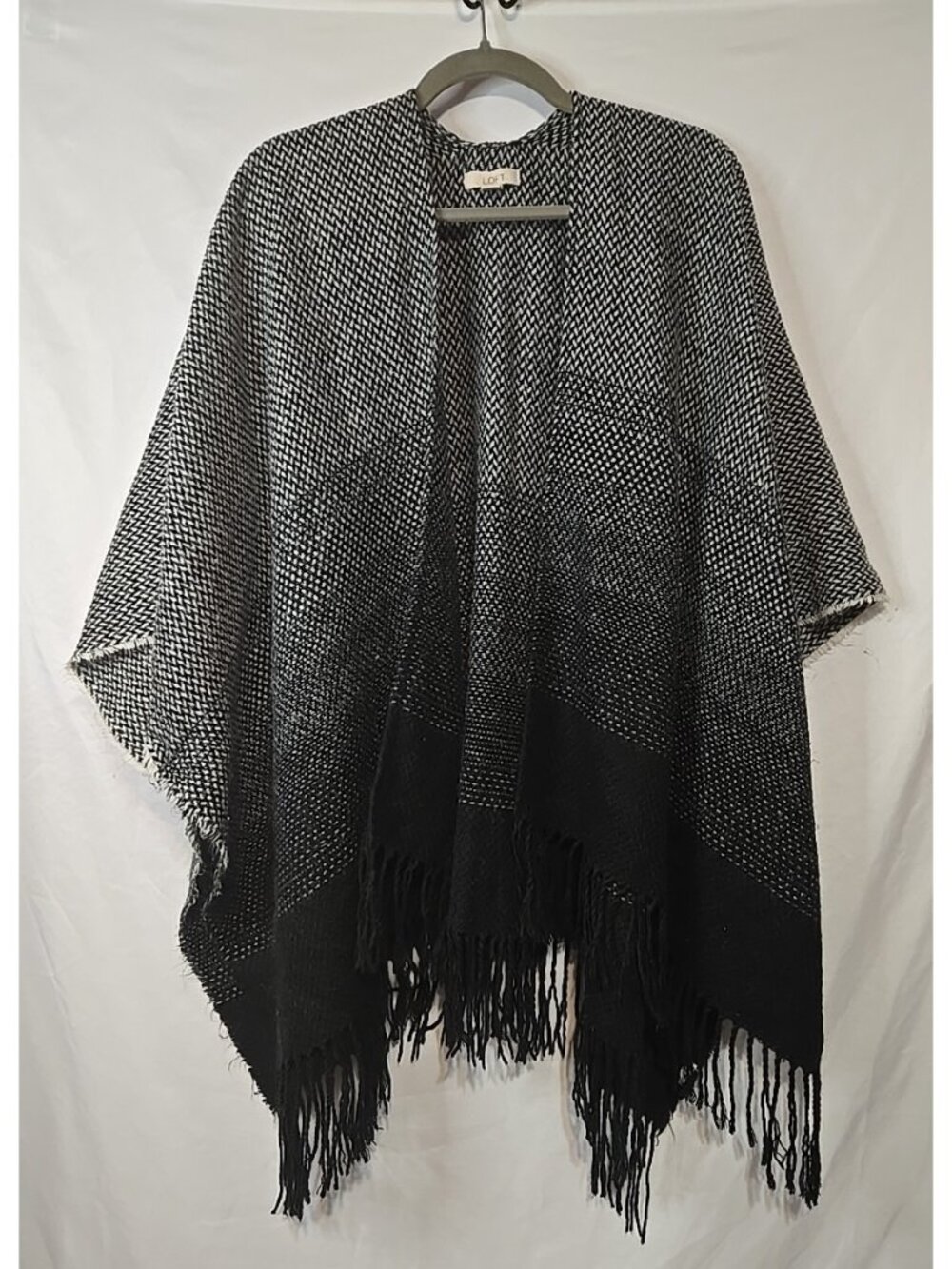 Loft Women's Black And White Wrap/Shawl